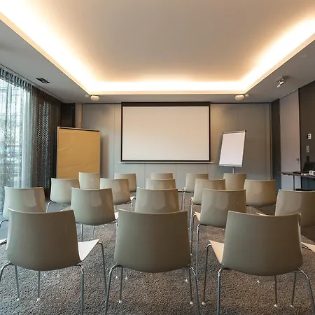 Saks Urban Design Отель