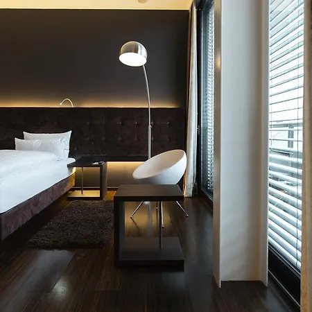 Отель Saks Urban Design