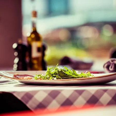 Saks Urban Design 4*